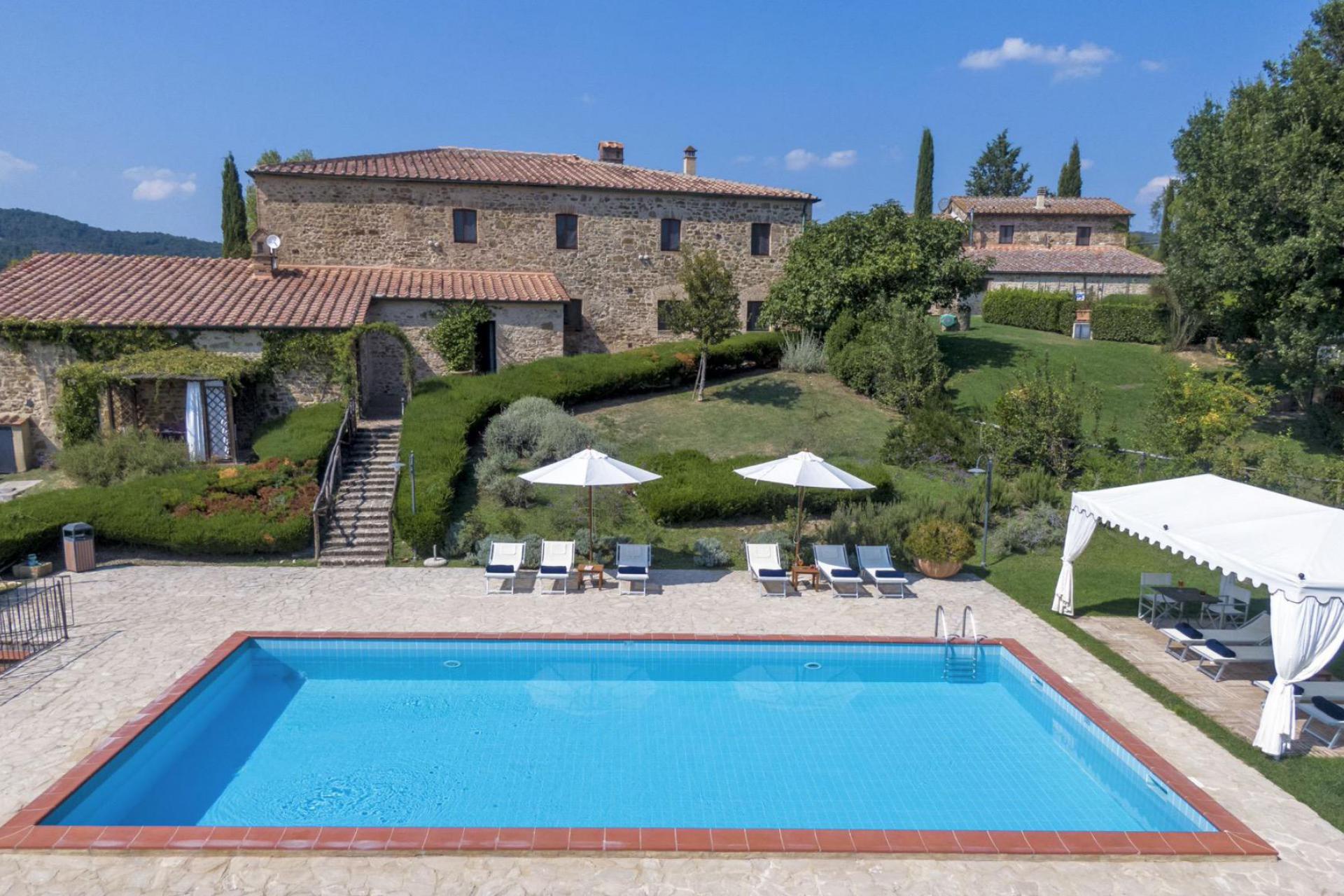 Panoramicly located agriturismo in central Tuscany