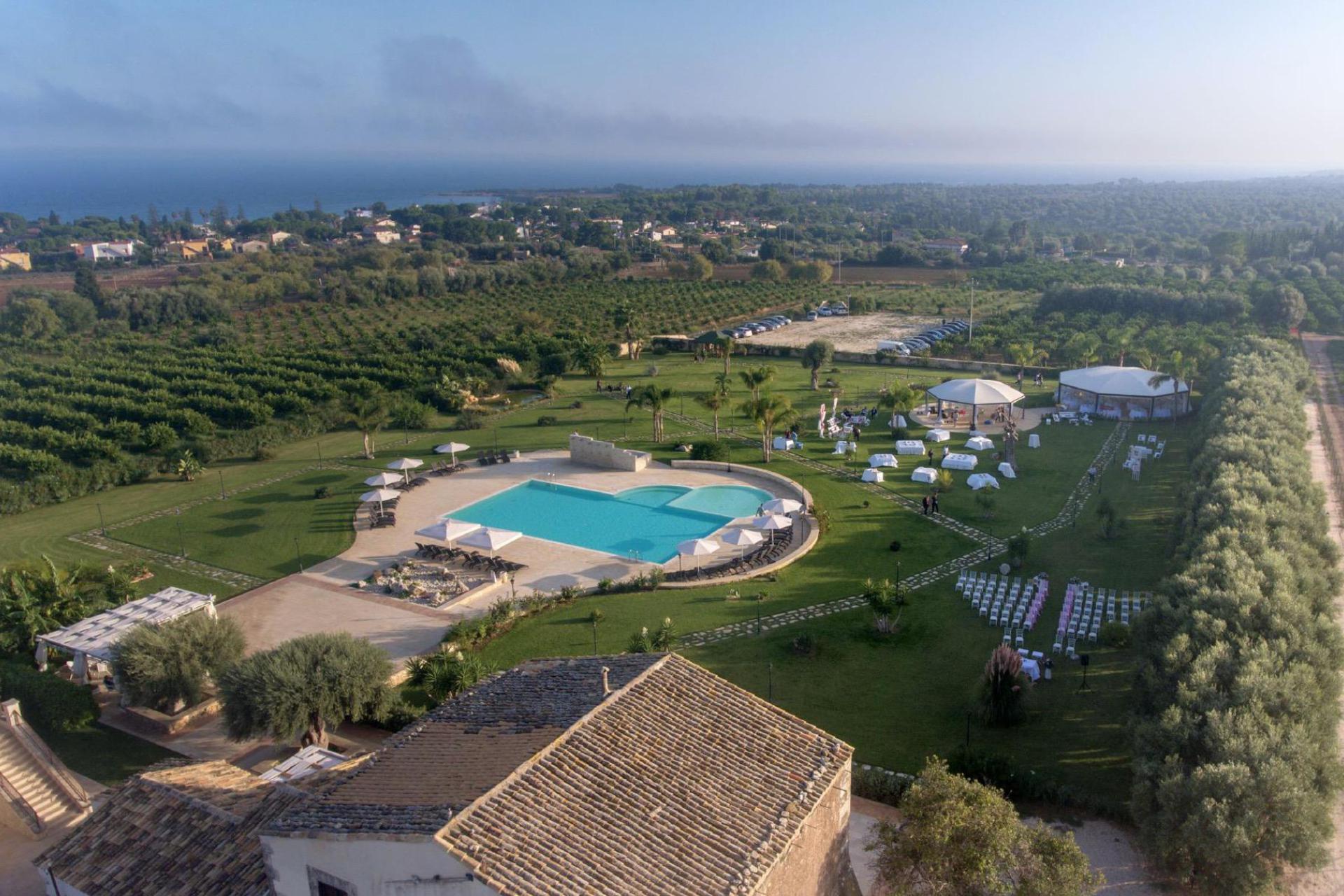 Agriturismo with luxurious pool near the sea